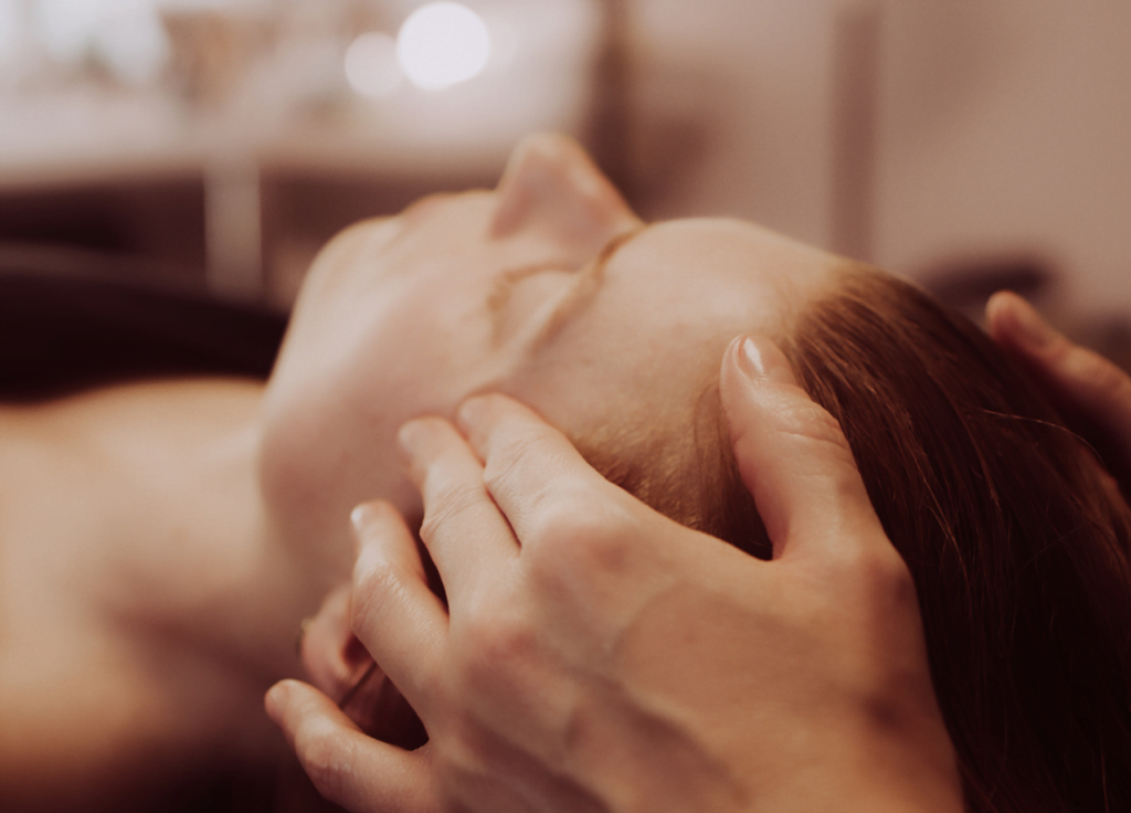 LIFTINGUJĄCY MASAŻ KOBIDO
